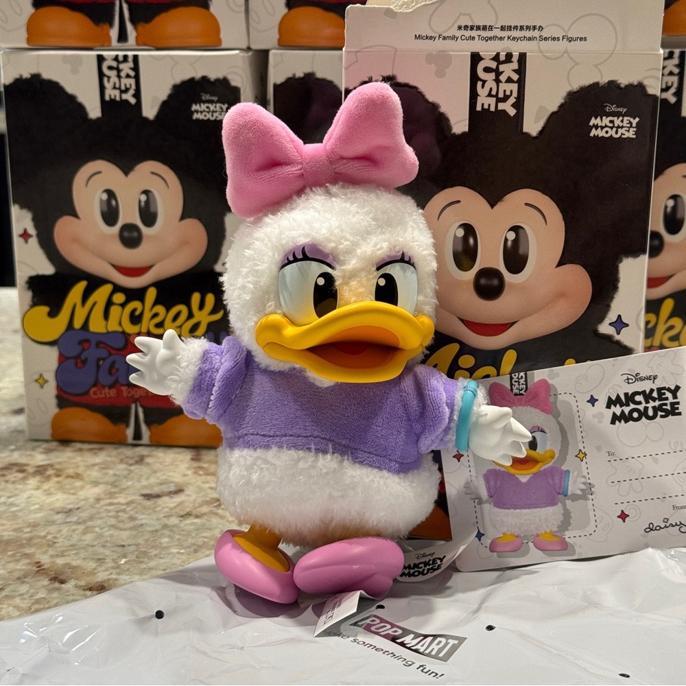 SOLD!! PopMart x Mickey Family Cute Together Keychain pendant - Daisy